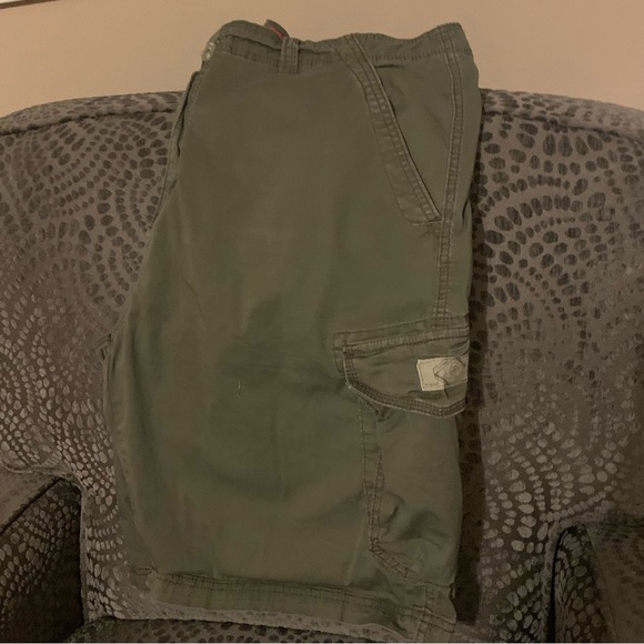 Union Bay Mens Cargo Shorts, Size 40 W, Great Condition - Picture 3 of 12